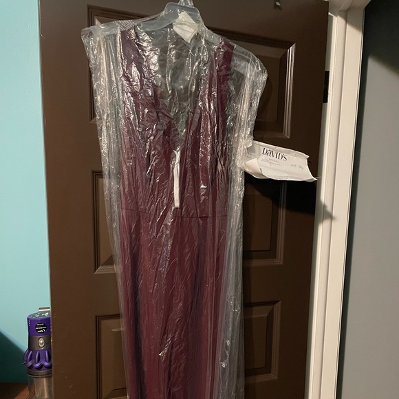 David’s Bridal SCUBA CREPE MERMAID DRESS WITH V-BACK new with tags in Merlot - Picture 4 of 6